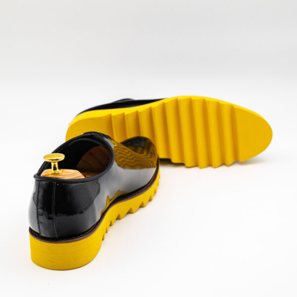 Pantofi barbati smart casual piele lac negru talpa usoara galbena