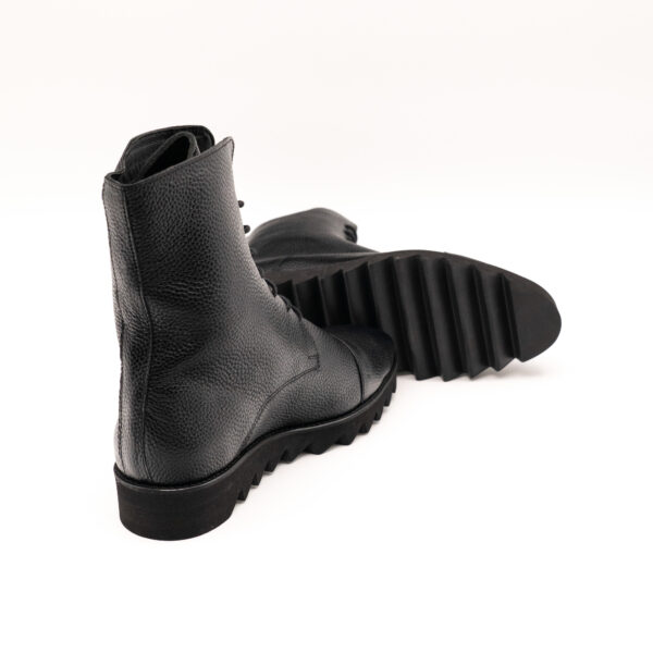Ghete barbati cu siret piele bizonata neagra talpa usoara