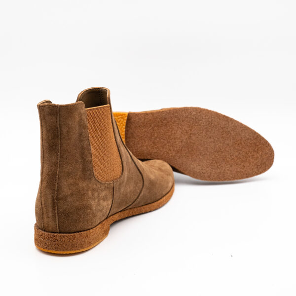 Ghete barbati cu elastic Chelsea piele intoarsa maro talpa usoara