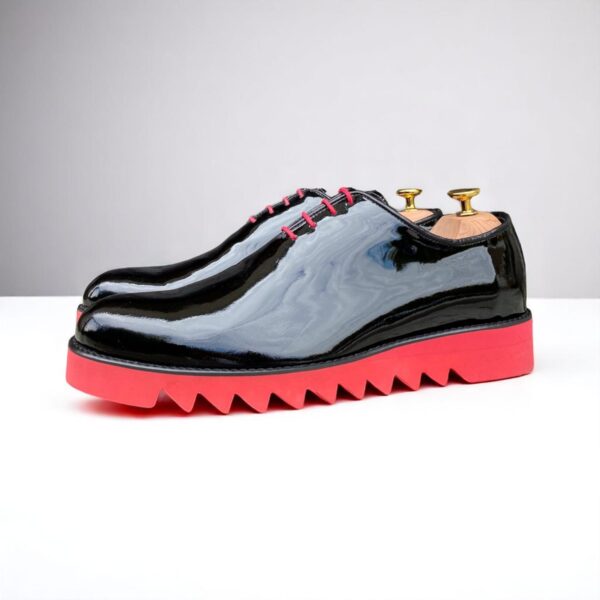 Pantofi barbati smart casual piele lac negru talpa usoara rosie